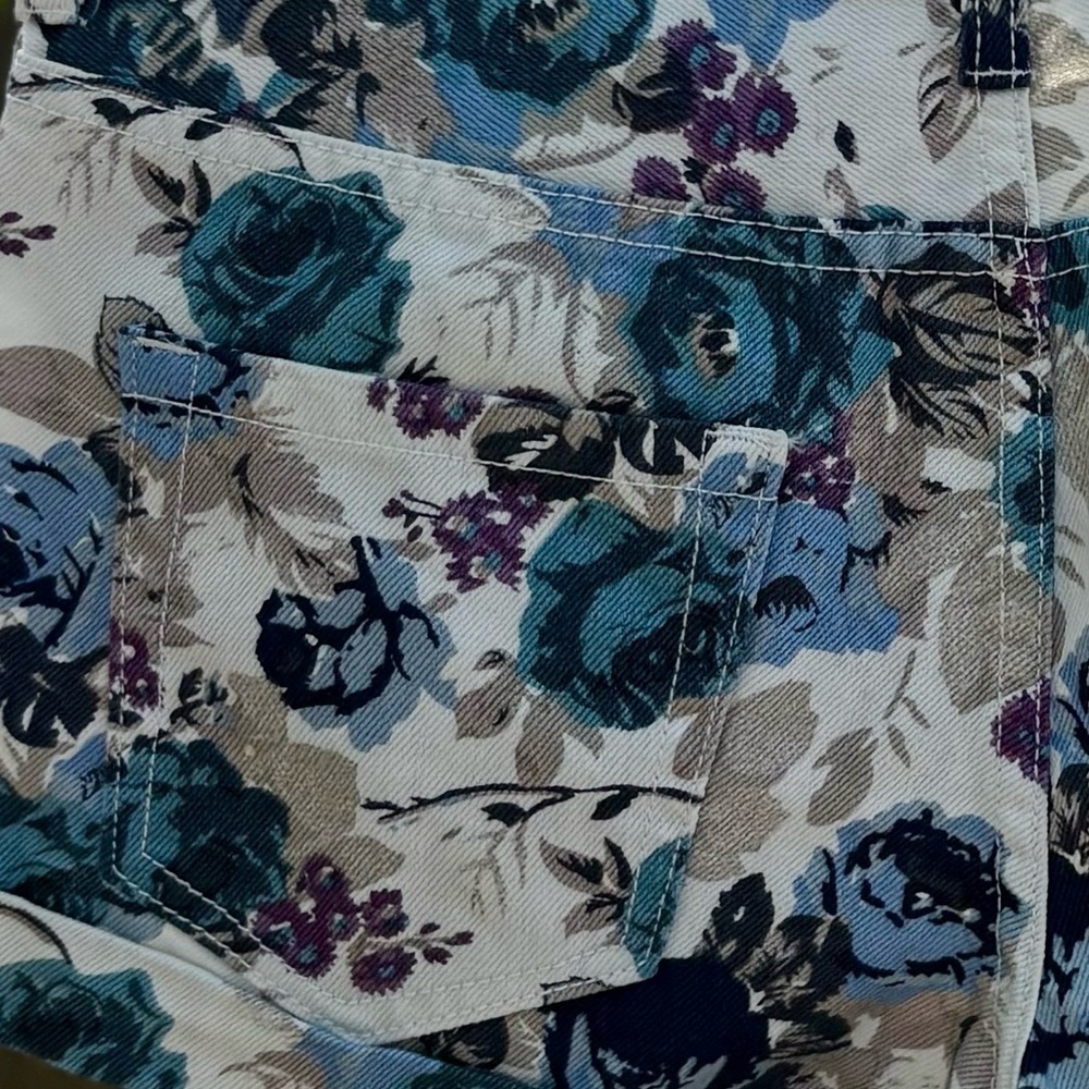 Forever 21 Floral Premium Denim Button Fly Shorts Size 27 NWOT - Picture 5 of 7
